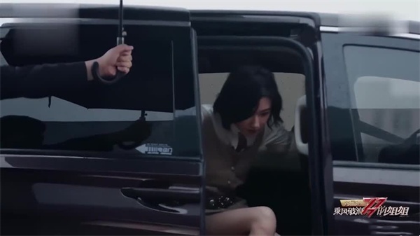 人工智能万茜的激情诱惑：乘风破浪姐姐私密性爱幻想