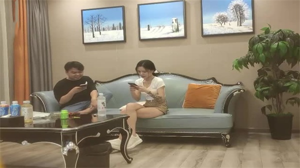 极品颜值小姐姐初次下海就被爆操到内射